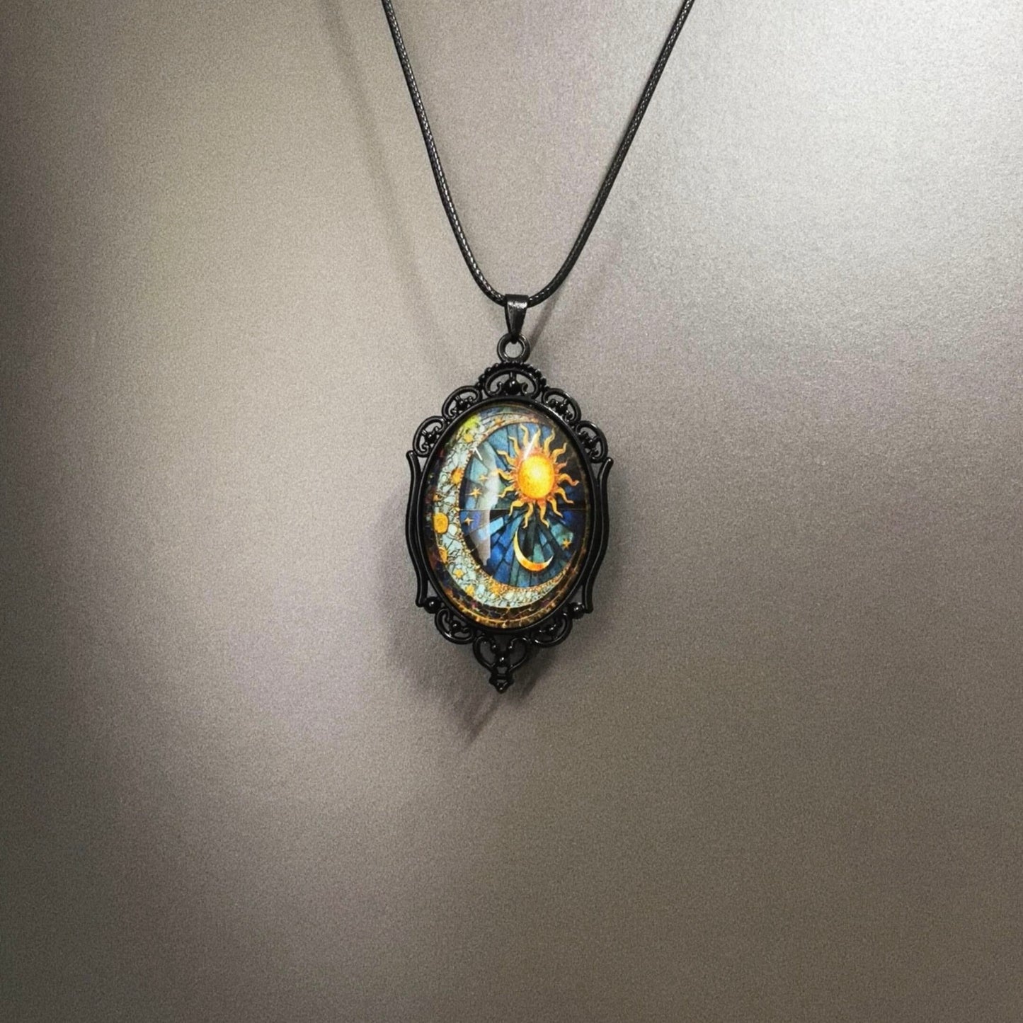 Vintage The sun and the moon necklace