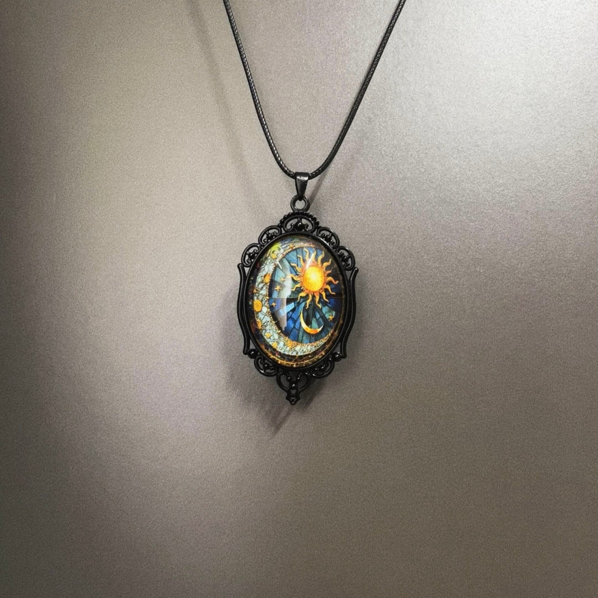 Vintage The sun and the moon necklace