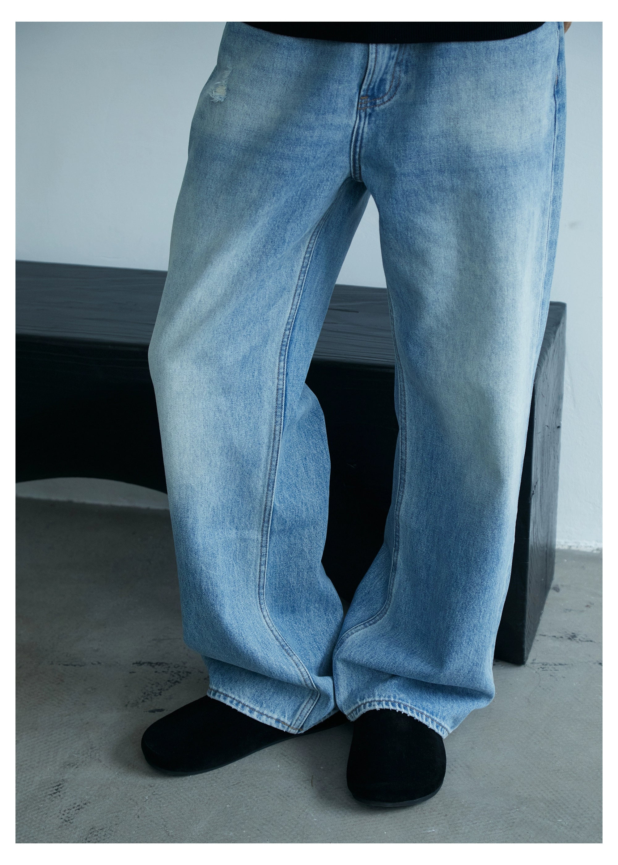 Ice-Wash Relaxed Baggy Jeans